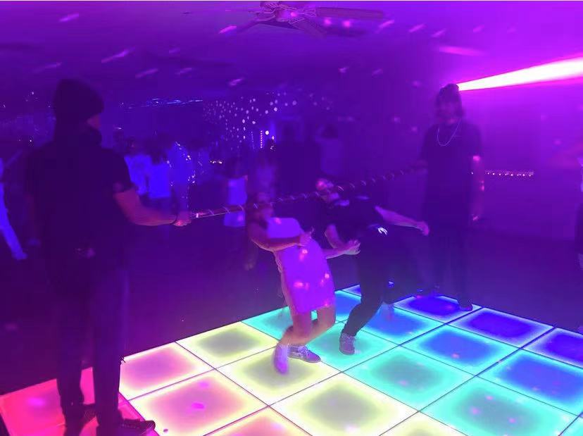 Tapis de sol de danse sans couture de carreaux de sol en verre trempé de luxe